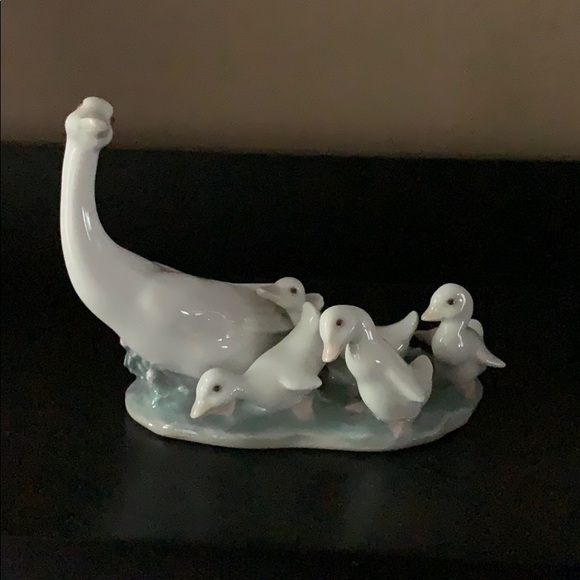 Lladro Other - Lladro Little Ducks After Mother figurine